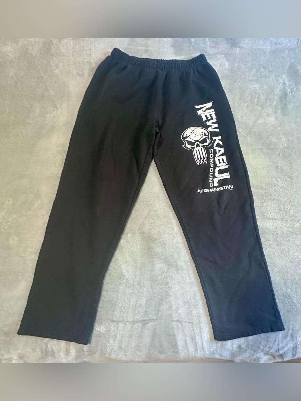 New Kabul Compound- Menβs Sweatpants with Skull Print XL